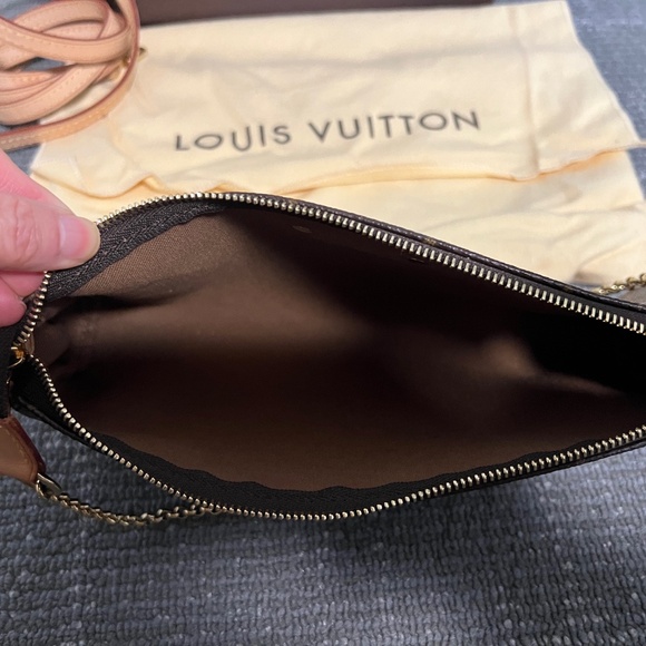 Louis Vuitton Monogram Pochette - Picture 3 of 5